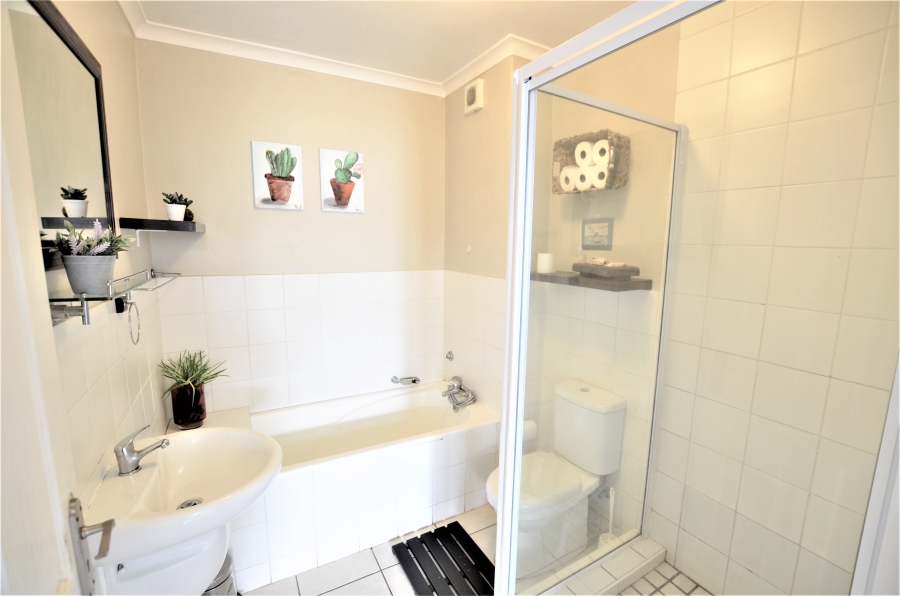 2 Bedroom Property for Sale in Gordons Bay Central Western Cape